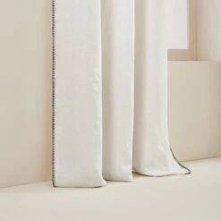 Rideau à Oeillets Noirs NINO 22 Rideau à Oeillets Noirs NINO -BRILLIANT Soldes Magasin 86385041edd34e2abfe34c31180f1dc3